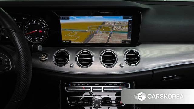 Mercedes-Benz E-Class W213 2018 Серебряный из Кореи, фото 4