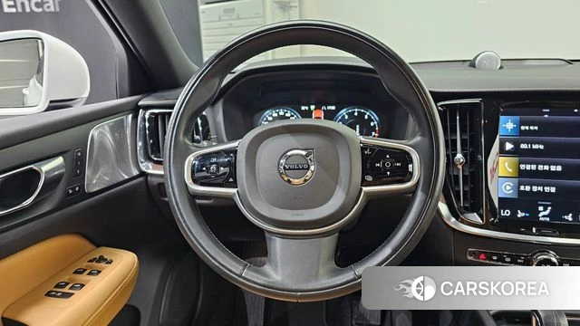 Volvo V60 Cross-Country 2nd Generation 2021 Белый из Кореи, фото 4