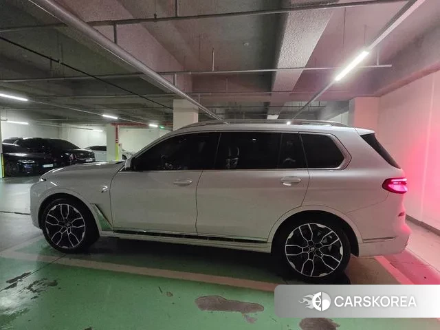 BMW X7 (G07) 2023 Белый из Кореи, фото 4