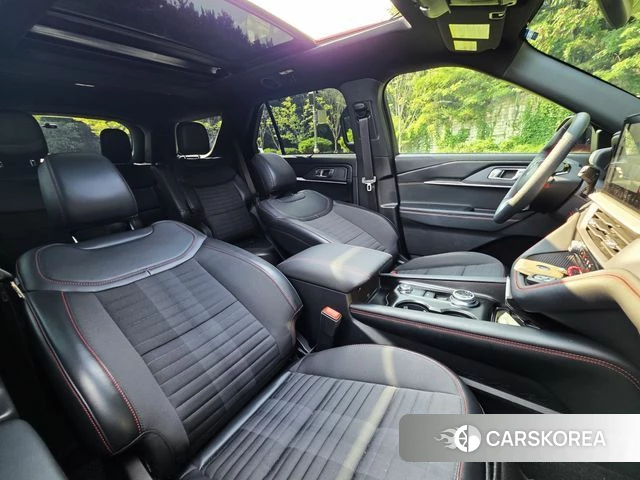 Ford Explorer 6th Generation 2025 Красный из Кореи, фото 4