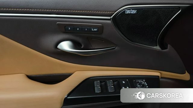 Lexus ES300h 7th generation 2021 Песочный из Кореи, фото 4
