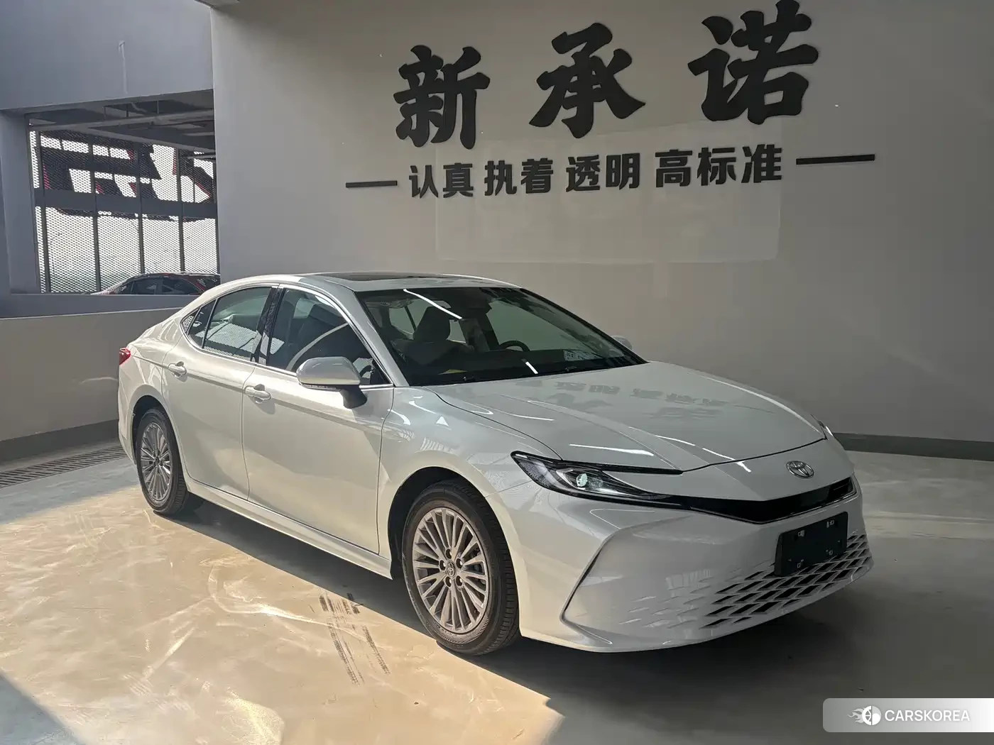 Toyota Camry 2026 Белый из Китая, фото 4