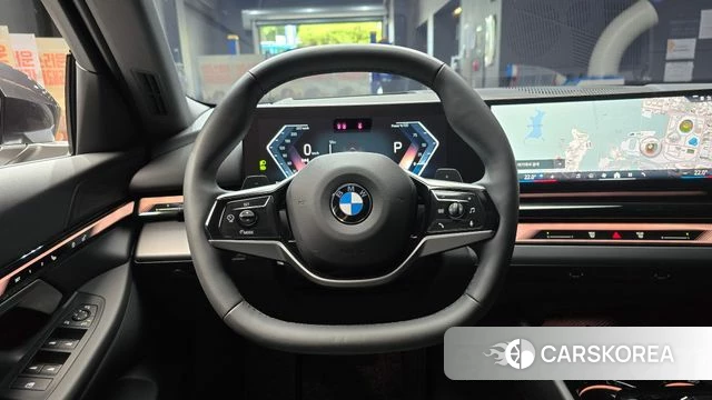 BMW 5 Series (G60) 2025 Серый из Кореи, фото 4