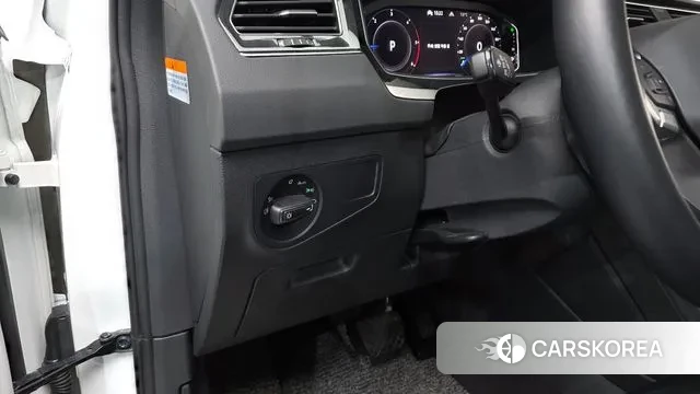 Volkswagen Tiguan second Generation 2022 Белый из Кореи, фото 4