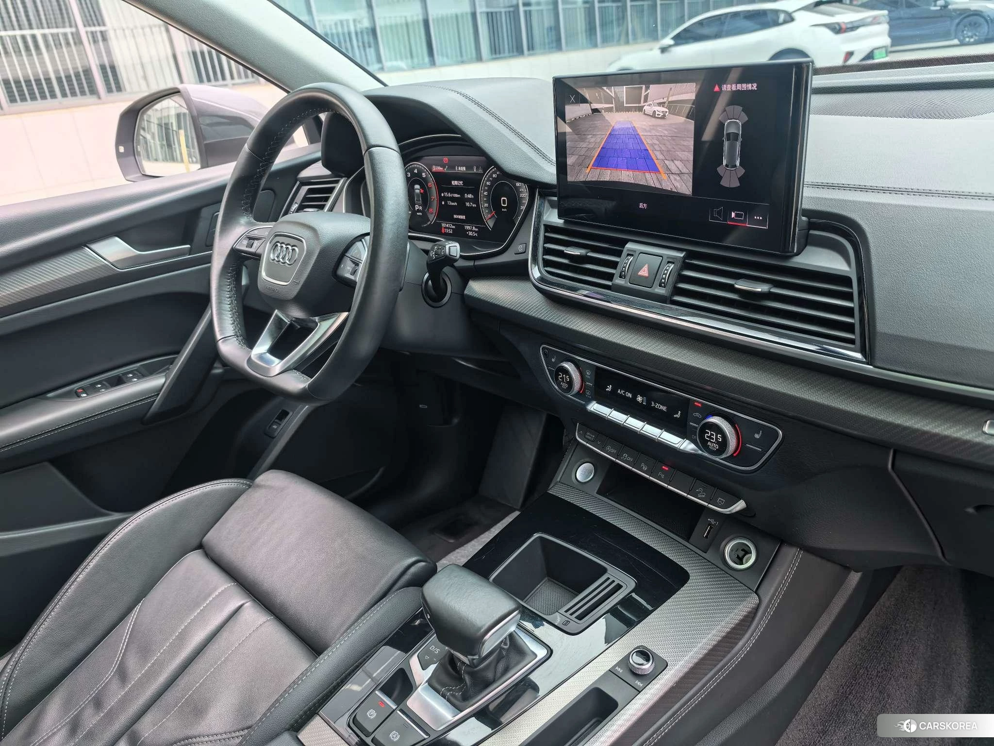 Audi Q5L 2021 Темно-серый из Китая, фото 4