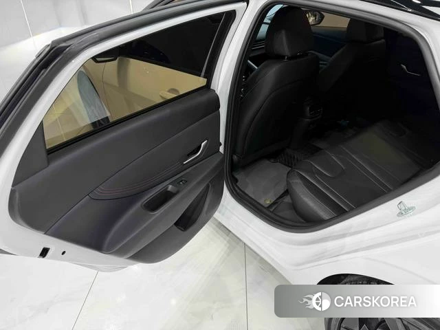 Hyundai Elantra 2023 Белый из Китая, фото 4