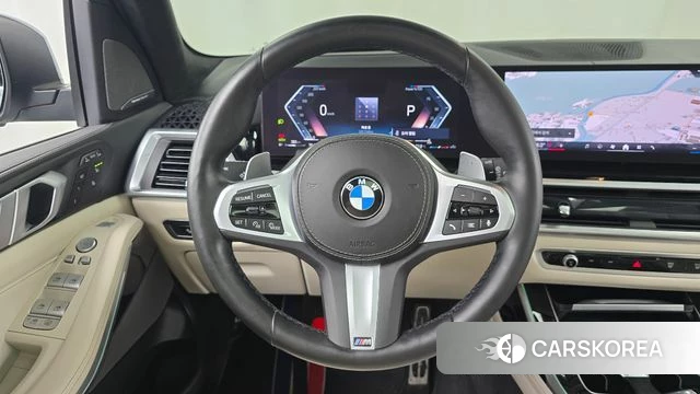 BMW X7 (G07) 2024 Светло-серебряный цвет из Кореи, фото 4