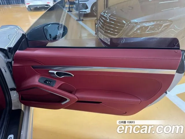 Porsche 718 Boxster 2024 Серебристо-серый из Кореи, фото 4