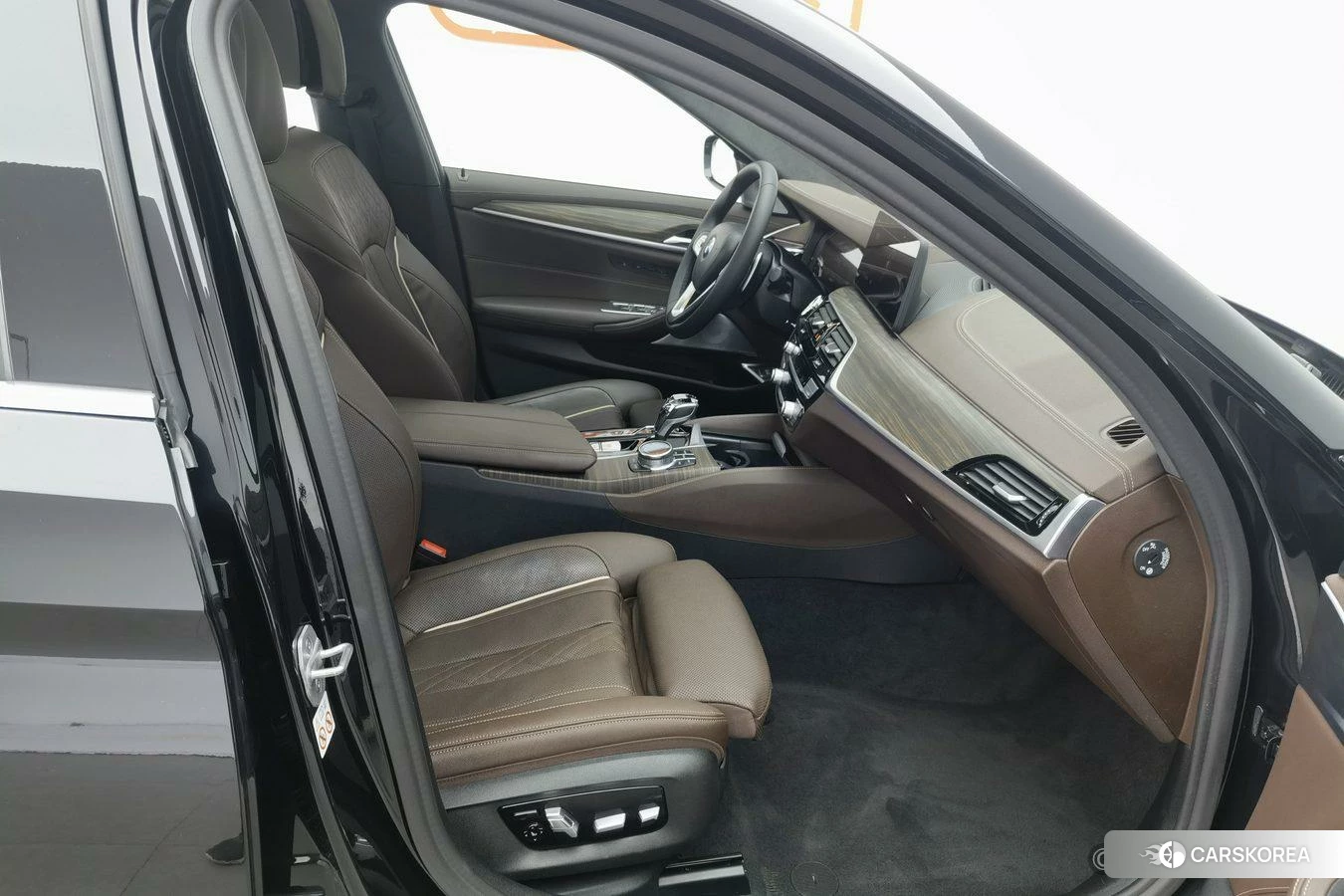 BMW 5 series 2020 Черный из Китая, фото 4