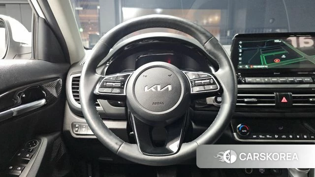 Kia Seltos 2022 Белый из Кореи, фото 4