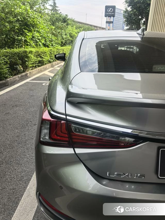 Lexus ES 2021 Серебристо-серый из Китая, фото 4