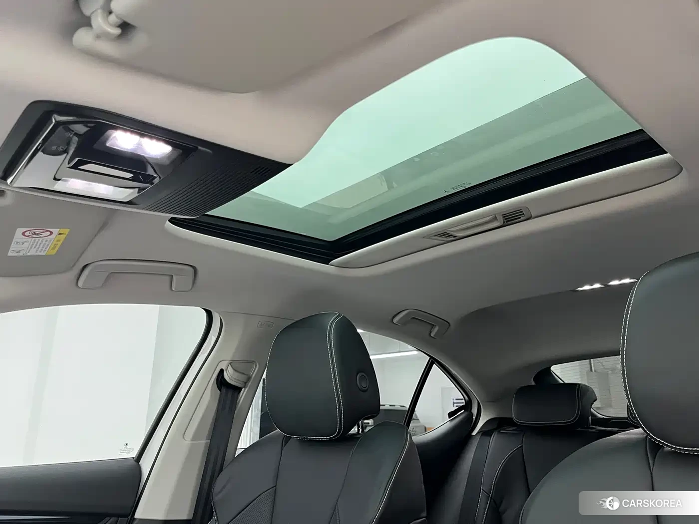 Skoda Octavia 2023 Белый из Китая, фото 4