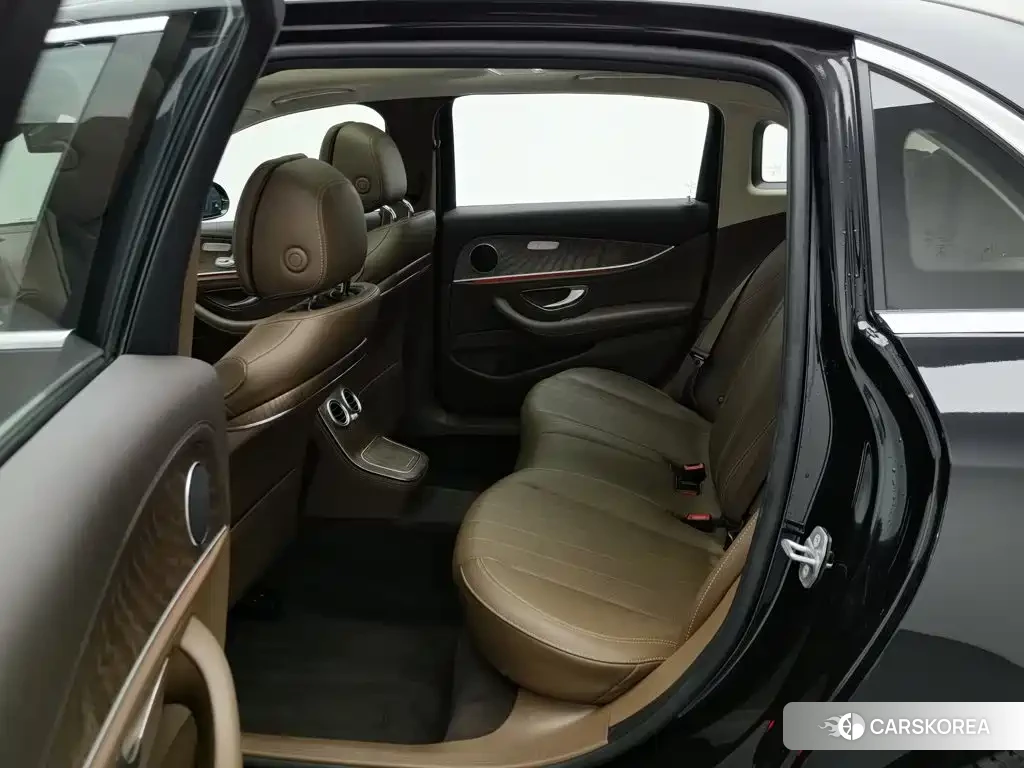 Mercedes-Benz E-Class 2022 Черный из Китая, фото 5