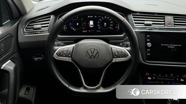 Volkswagen Tiguan second Generation 2022 Белый из Кореи, фото 4