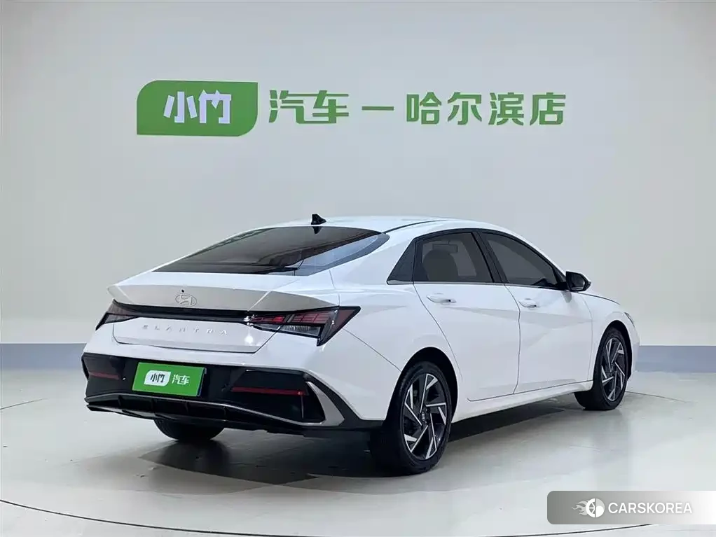 Hyundai Elantra 2023 Белый из Китая, фото 4