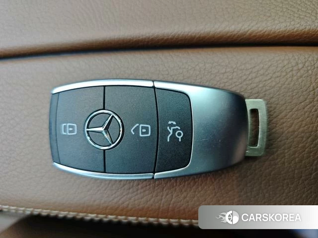 Mercedes-Benz GLB 2022 Белый из Китая, фото 4