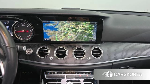 Mercedes-Benz E-Class W213 2018 Белый из Кореи, фото 4