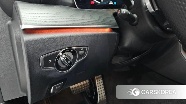 Mercedes-Benz E-Class W213 2023 Белый из Кореи, фото 4