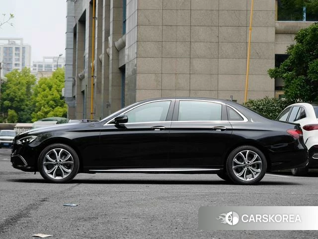 Mercedes-Benz E-class 2023 Черный из Китая, фото 4