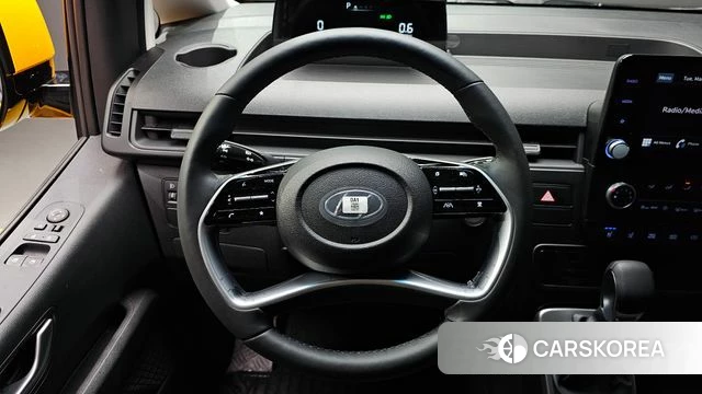 Hyundai Staria 2023 Желтый из Кореи, фото 4