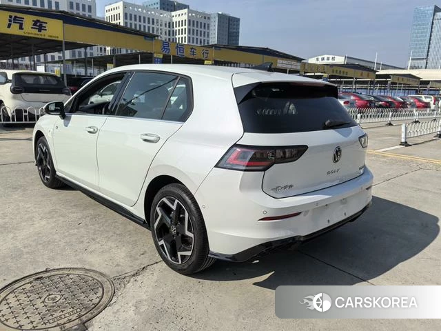 Volkswagen Golf 2025 Белый из Китая, фото 4