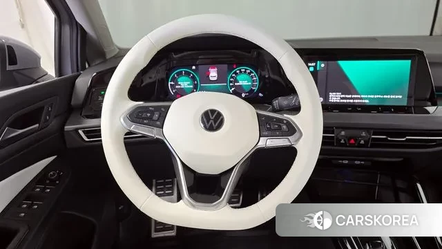 Volkswagen Golf 8th Generation 2023 Серебряный из Кореи, фото 4