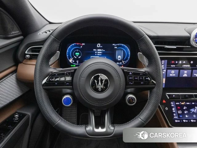 Maserati Grecale 2024 Светло-серебряный цвет из Кореи, фото 4