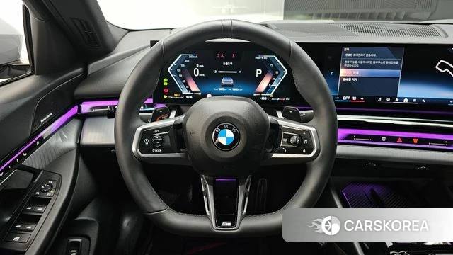 BMW 5 Series (G60) 2025 Небесно-голубой из Кореи, фото 4