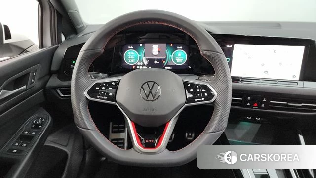 Volkswagen Golf 8th Generation 2024 Белый из Кореи, фото 4