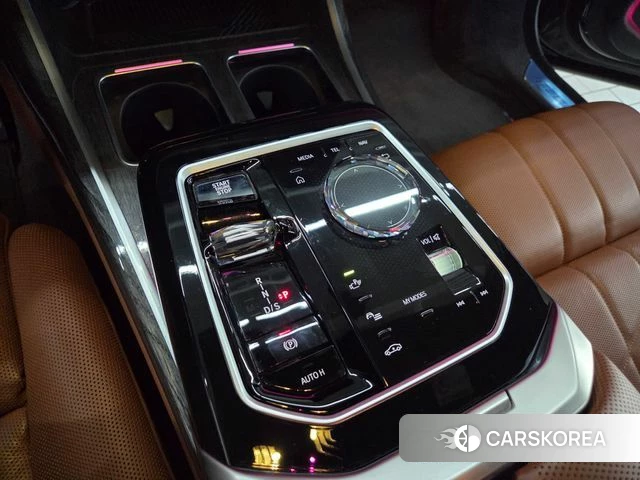 BMW 7 Series (G70) 2023 Черный из Кореи, фото 4