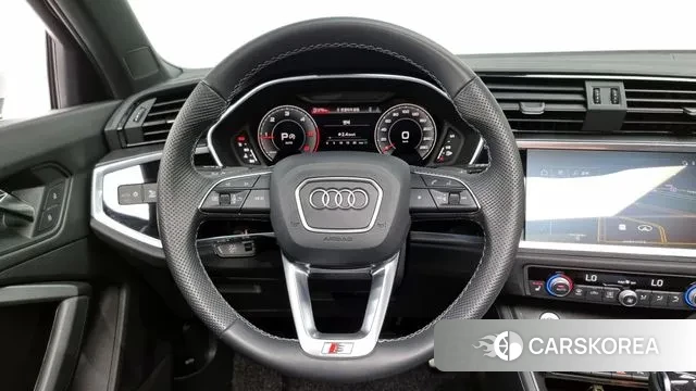 Audi Q3 (F3) 2023 Белый из Кореи, фото 4
