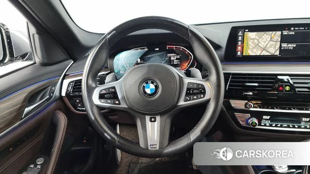 BMW 5 Series (G30) 2019 Серебристо-серый из Кореи, фото 4