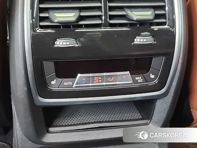 BMW X7 (G07) 2023 Белый из Кореи, фото 4