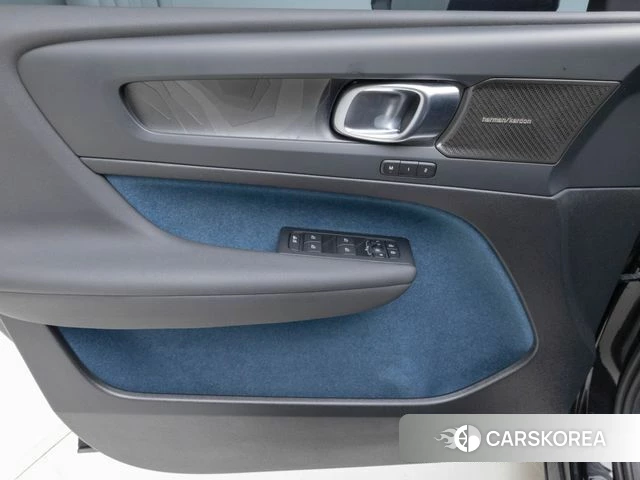 Volvo XC40 Richards 2024 Черный из Кореи, фото 4