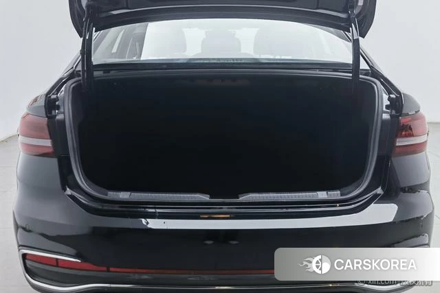 Volkswagen Lavida 2023 Черный из Китая, фото 4