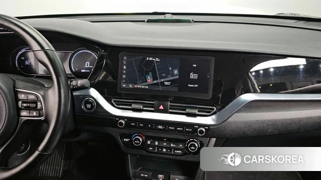 Kia Niro Plus 2023 Белый из Кореи, фото 4