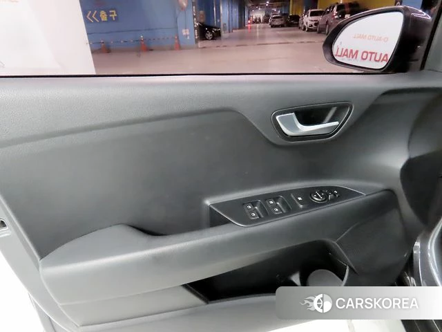 Kia Stonic 2018 Серый из Кореи, фото 4