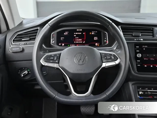 Volkswagen Tiguan second Generation 2022 Белый из Кореи, фото 4