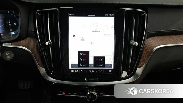 Volvo V60 Cross-Country 2nd Generation 2023 Белый из Кореи, фото 4