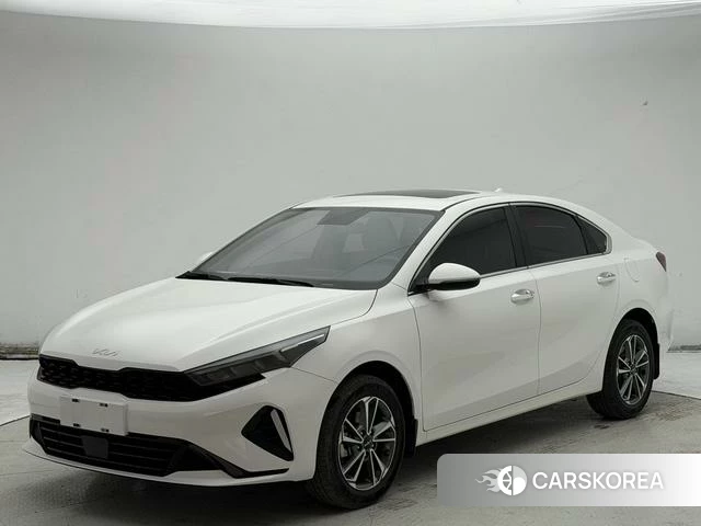 Kia K3 2023 Белый из Китая, фото 4
