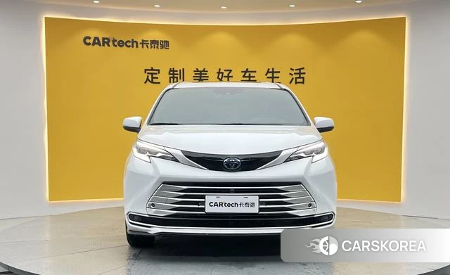 Toyota Saina 2024 Белый из Китая, фото 4