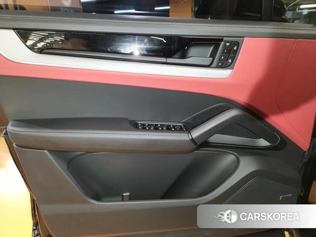 Porsche Cayenne (PO536) 2025 Черный из Кореи, фото 4