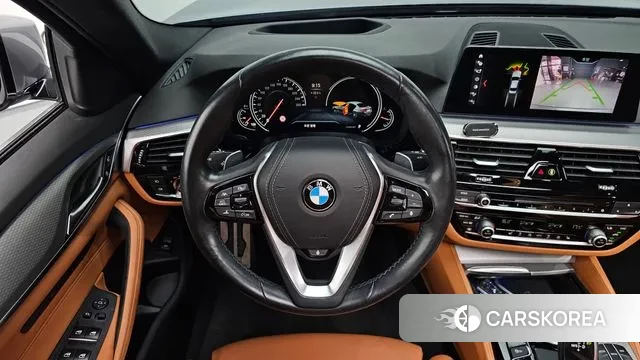 BMW 5 Series (G30) 2018 Серебристо-серый из Кореи, фото 4