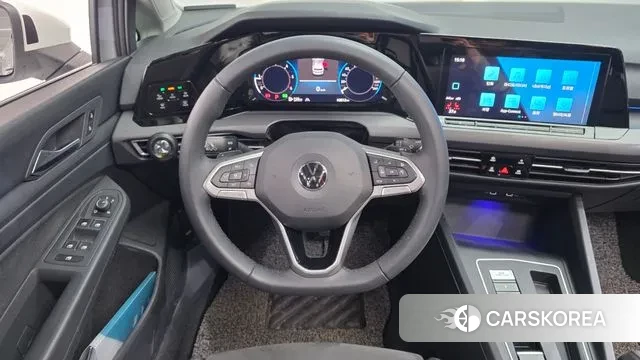 Volkswagen Golf 8th Generation 2022 Белый из Кореи, фото 4