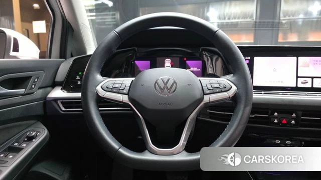 Volkswagen Golf 8th Generation 2023 Белый из Кореи, фото 4