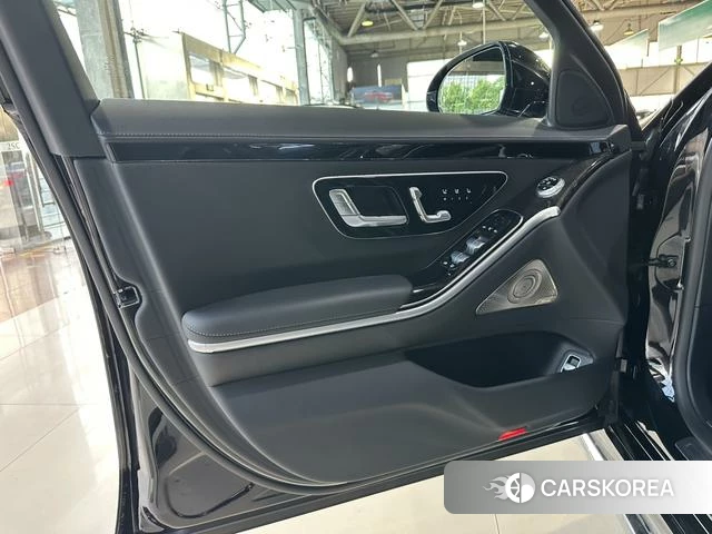 Mercedes-Benz S-class 2024 Черный из Китая, фото 4