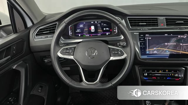Volkswagen Tiguan second Generation 2022 Белый из Кореи, фото 4