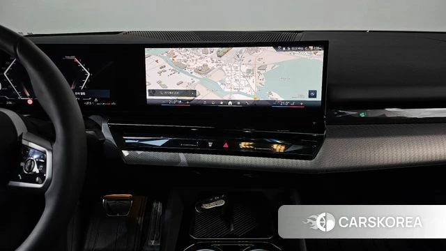 BMW 5 Series (G60) 2025 Черный из Кореи, фото 4