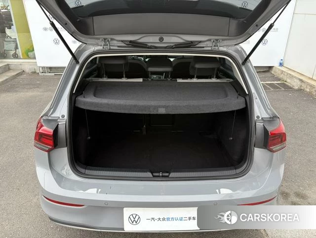 Volkswagen Golf 2024 Серебристо-серый из Китая, фото 4