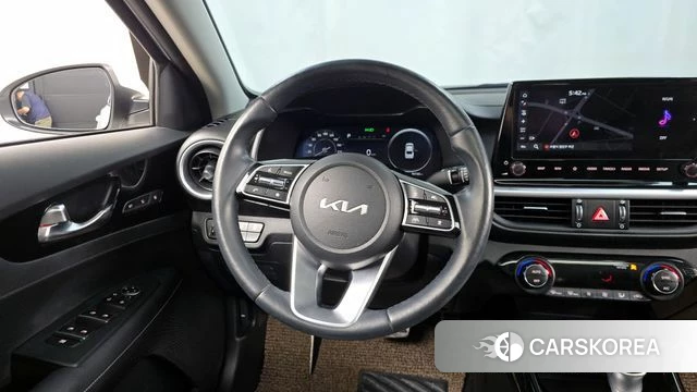 Kia The New K3 2nd generation 2023 Белый из Кореи, фото 4